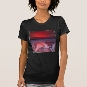 Camiseta Alvorecer sobre o mar tormentoso