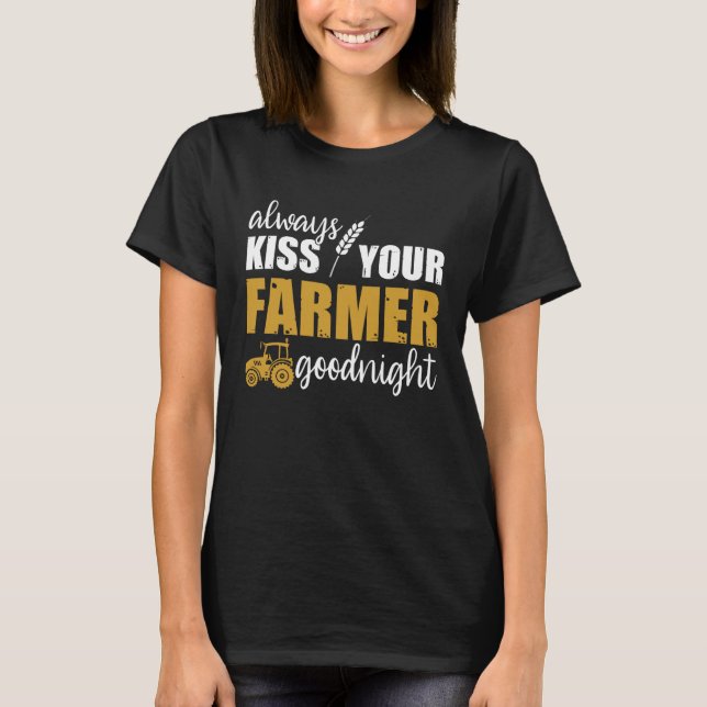Camiseta Always Kiss Your Farmer Cute Farmer Dad Tractor (Frente)