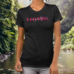 Camiseta Amando a Mim Mesma Tipografia de Roteiro Sobrepost