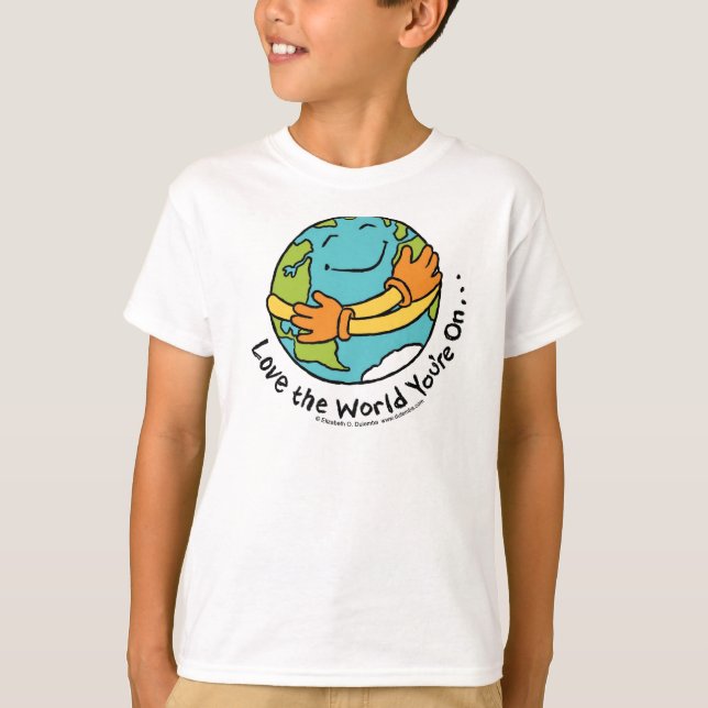 Camiseta Ame o mundo que você é sobre (Frente)