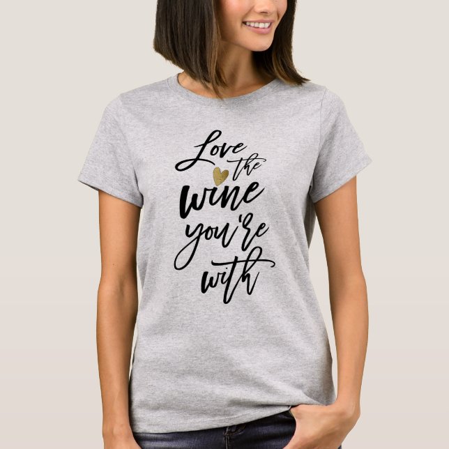 Camiseta Ame o vinho que você está com amantes de vinho eng (Frente)
