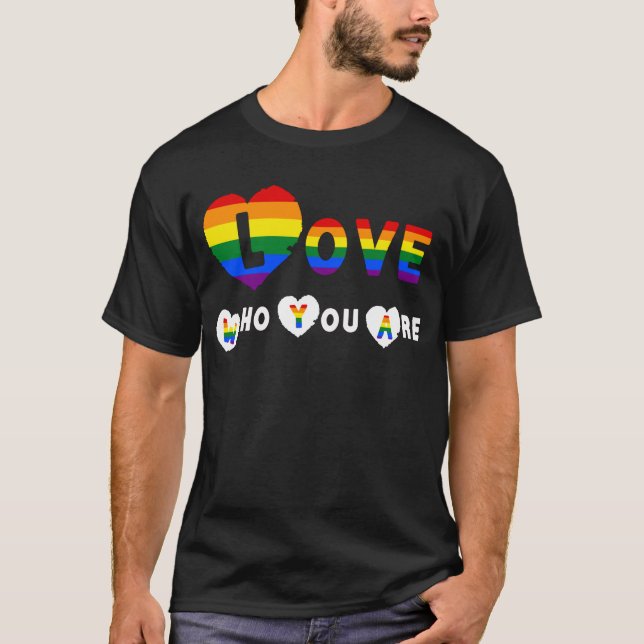 Camiseta Ame Quem Você É - LGBTQ (Frente)