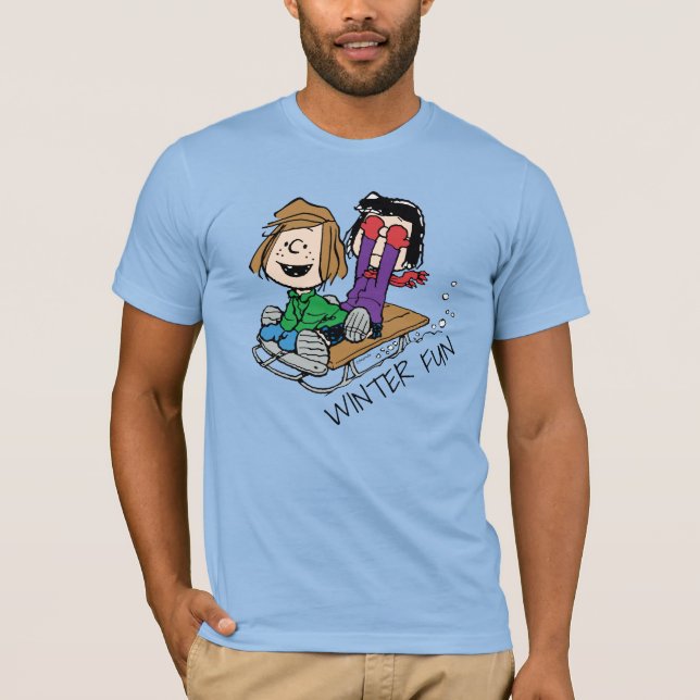 Camiseta Amendoins | Pepperminta Patty & Marcie Sled Riding (Frente)