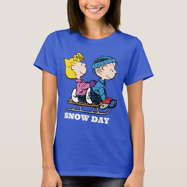Camiseta Amendoins | Sally e Linus andando de trenó (Frente)