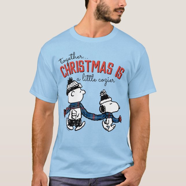 Camiseta Amendoins | Snoopy & Charlie Brown Winter Scarf (Frente)