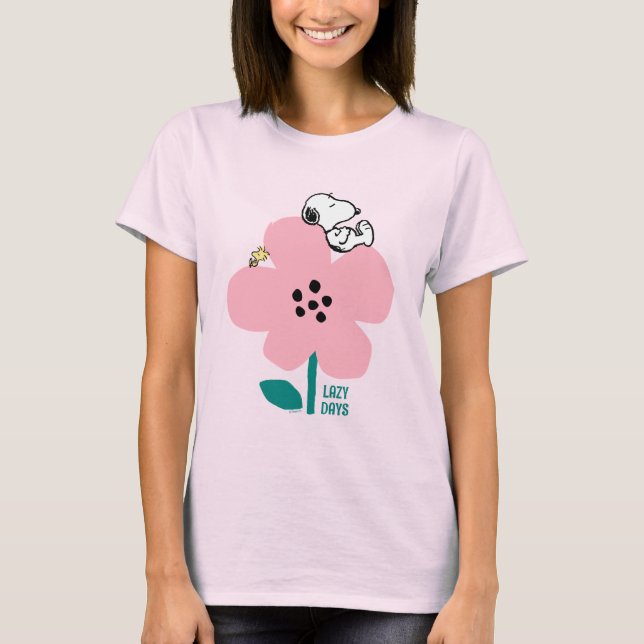 Camiseta Amendoins | Snoopy & Woodstock Nap na Flor Rosa (Frente)