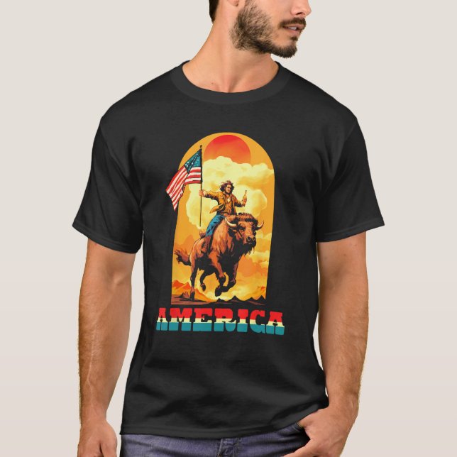 Camiseta America Dude Riding On A Buffalo Drinking Beer Wit (Frente)