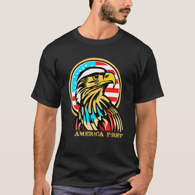 Camiseta America First Patriotic Eagle Illustration 4th of  (Frente)