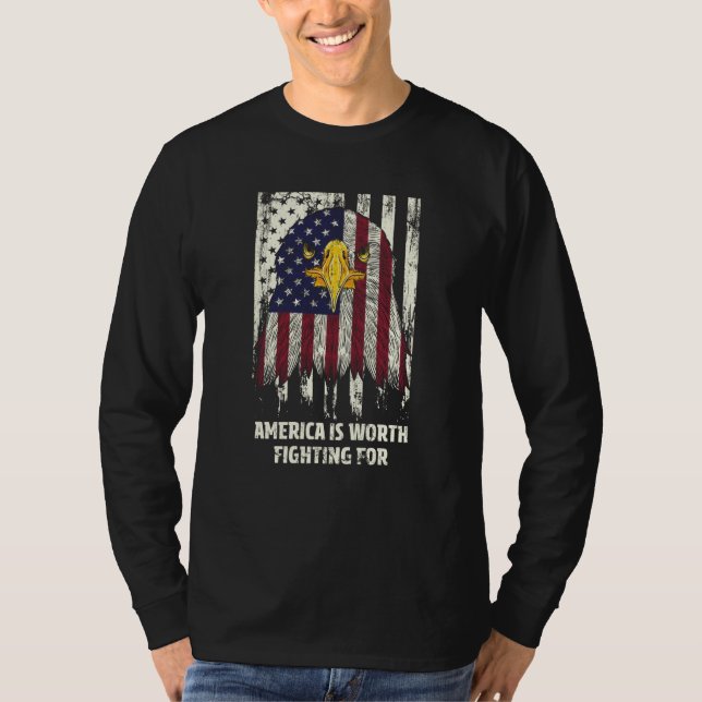 Camiseta America is Worth Fighting for Patriotic Proud Patr (Frente)