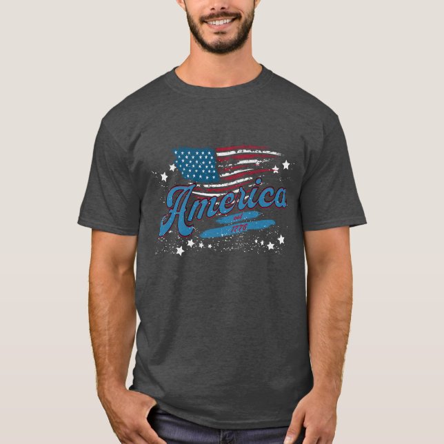 Camiseta América Oriental. 1776 - Distress Flag & Stars (Si (Frente)