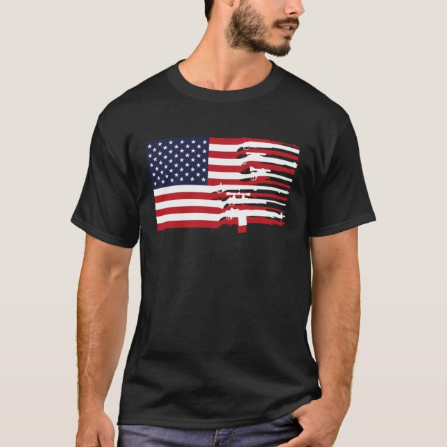 Camiseta American Flag Firearms Weapons USA 4th of July (Frente)