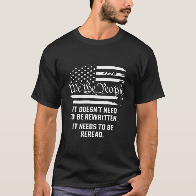 Camiseta American Flag It Needs To Be Reread We The People  (Frente)