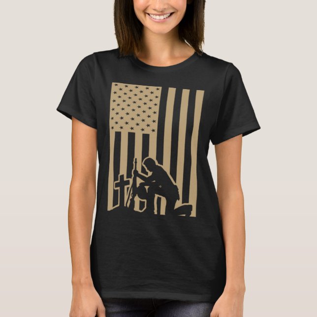Camiseta American Flag Soldier  Memorial Day Patriotism (Frente)