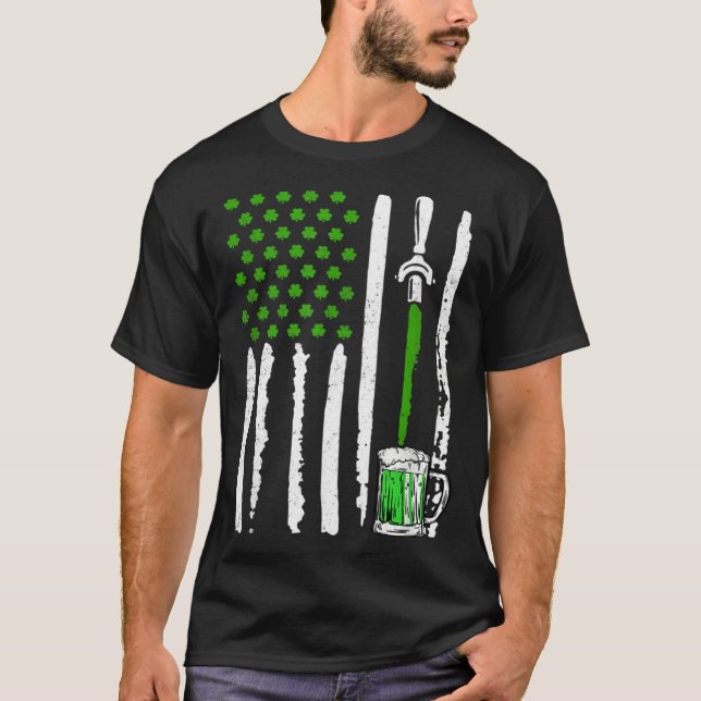 Camiseta American Flag St Patrick s Day Shamrock Drinking B (Frente)