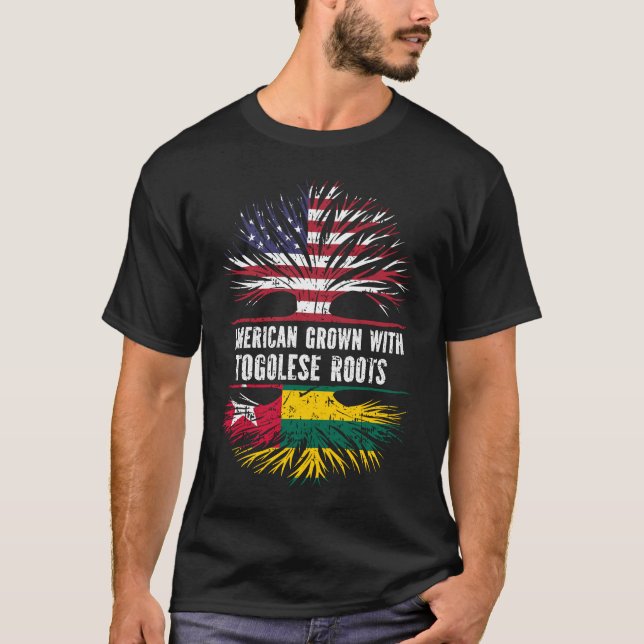 Camiseta American Grown with Togolês Roots USA Flag (Frente)
