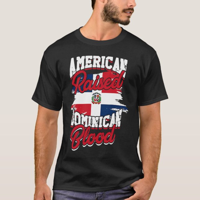 Camiseta American raised with dominican roots  Dominican Pr (Frente)