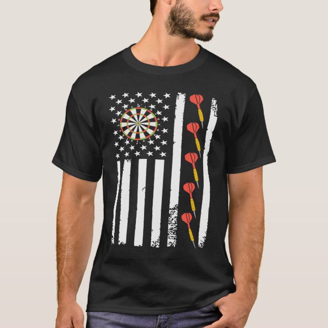 Camiseta American Sports Darts Flag Athletic Throwing Game  (Frente)
