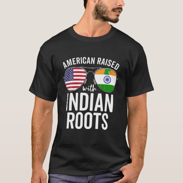 Camiseta Americano Levantado com Raízes Indianas EUA Índia  (Frente)