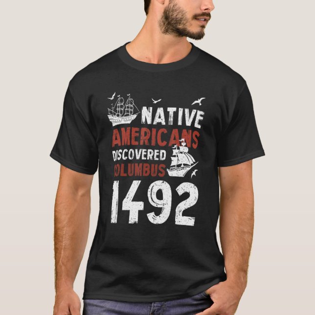 Camiseta Americanos nativos Descobertos Columbus 1492 Indig (Frente)