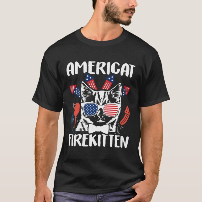 Camiseta Americat firekitten 4th of july cat with firecrack (Frente)