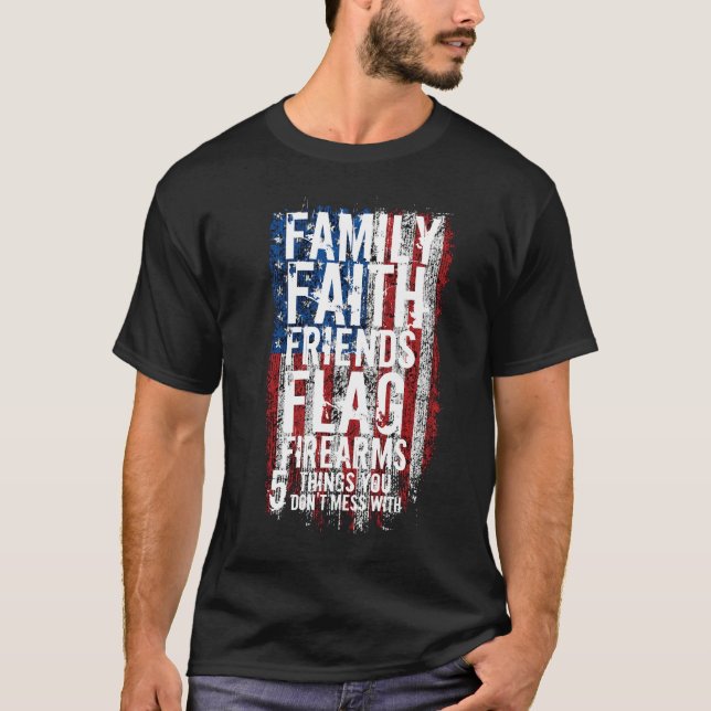 CAMISETA AMIGOS DA FAMÍLIA PAVILHÃO... (Frente)