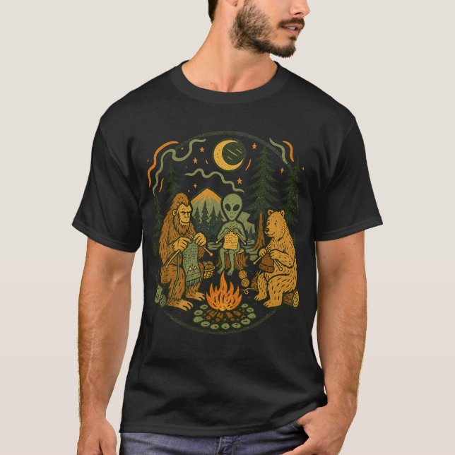 Camiseta Amigos Sasquatch Alien Fogueira – U Criptídeo Engr (Frente)