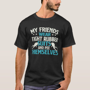 Camiseta Amigos Usam Trajes de Borracha Apertados Mergulho