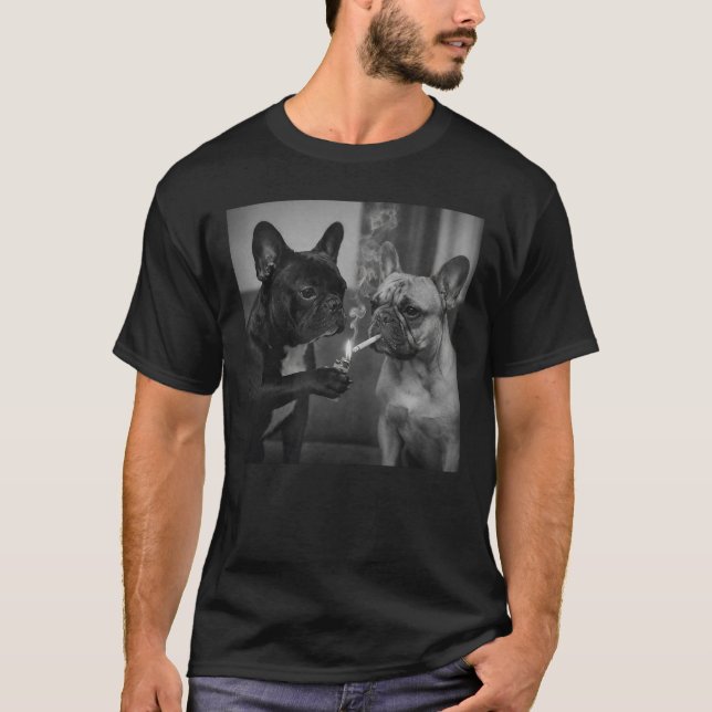 Camiseta Amiguinhos Frenchie Fumando Cigarros (Frente)