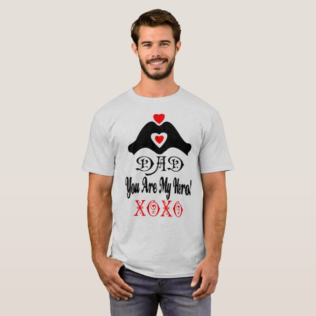 Camiseta ☐ ↷ Amo-te Pai, és o meu Hero XOXO Basic (Frente Completa)