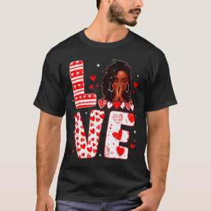 Camiseta Amor Afro Mulher Rezando Coração de Valentim Mulhe