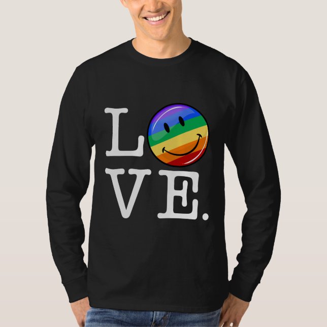 Camiseta Amor com um gay feliz LGBT da bandeira do (Frente)