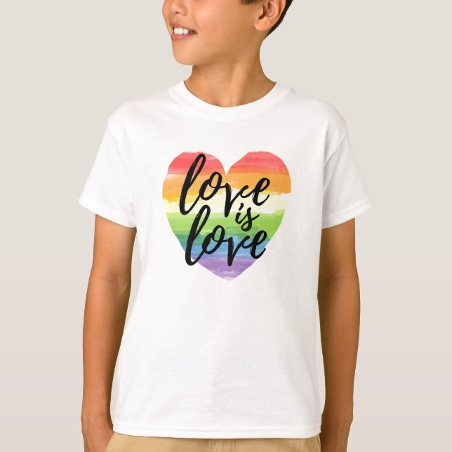 Camiseta Amor é Amor| Coração arco-íris (Frente)