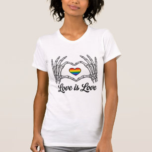 Camiseta Amor É Amor Coração Arco-Íris Mãos de Esq
