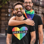 Camiseta Amor é amor coração arco-íris orgulho LGBTQ<br><div class="desc">Uma t-shirt colorida,  com um grande coração com as cores da bandeira do arco-íris LGBTQ,  com a legenda personalizável "Amor é Amor" numa letra branca de todos os bonés. Vista esta camiseta de conscientização de orgulho gay para mostrar ao mundo que você é um orgulhoso membro da comunidade LGBTQ.</div>