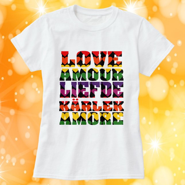 Camiseta Amor em muitas línguas - arco-íris escuro (A tshirt that says love in a variety of languages with dark rainbow color hearts)