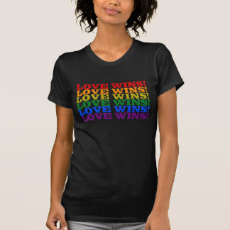 Camiseta Amor ganha arco-íris