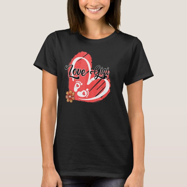 Camiseta Amor Gigi Cute Heart Flower Foots Esperando N (Frente)