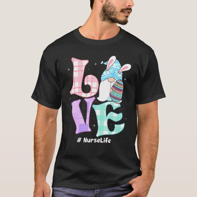 Camiseta Amor Gnomo Xadrez Buffalo Enfermeira Páscoa de Vid (Frente)