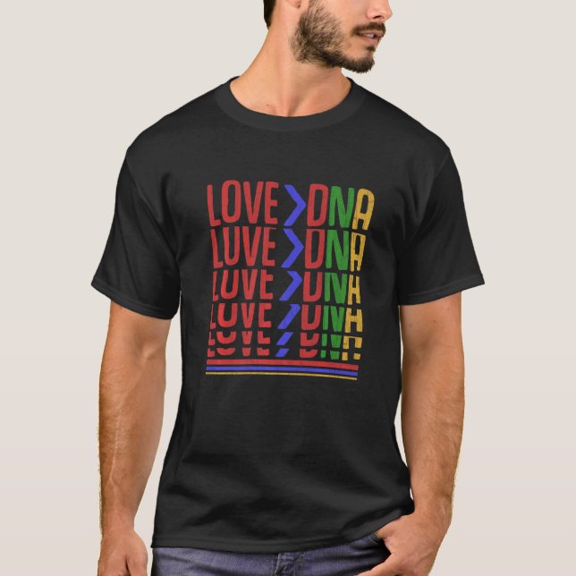 Camiseta Amor Maior Que DNA Foster Care Pais Adotivos (Frente)