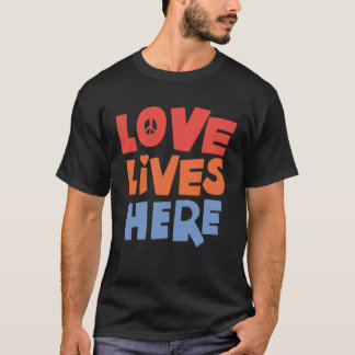 Camiseta Amor Vive Aqui