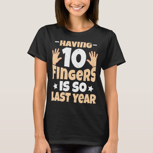 Camiseta Amputado Dedo Com 10 Dedos É Assim No Ano Passado  (Frente)