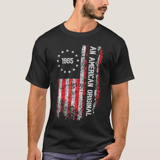 Camiseta An American Original 1965 Birthday American Flag (Frente)
