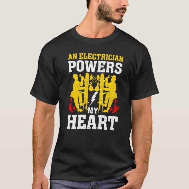 Camiseta An Electrician Powers My Heart Electrician Men (Frente)