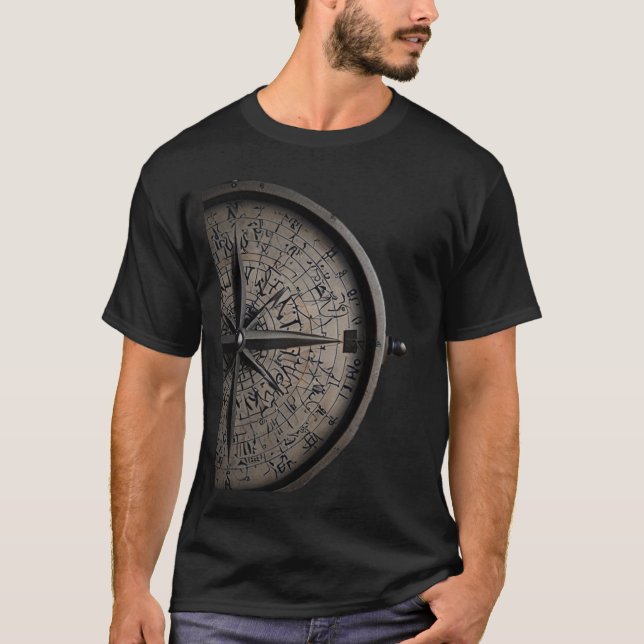 Camiseta Ancient Mystical Compass (Frente)