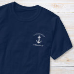 Camiseta Âncora de barco clássico captura Marinho azul<br><div class="desc">Camiseta azul marinho do capitão do navio,  com tema náutico,  com uma ilustração branca de uma âncora e o seu nome e nome do barco em moderna letra branca.</div>