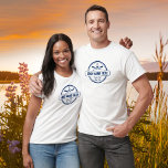 Camiseta Âncora Náutica do Lago Personalizado Cabin House<br><div class="desc">Vá para o lago vestindo esta camiseta personalizada do lago! Um design de logotipo retro-vintage azul-marinho apresenta uma âncora e pás náuticas e três linhas de texto personalizado. Personalize com seu nome de lago, cidade, nome de família, nome de casa, data - o que você quiser! Perfeito por um dia...</div>