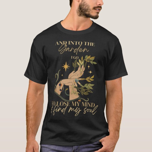 Camiseta And into the garden i go to lose my mind and find  (Frente)