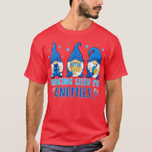 Camiseta Andando Com Os Meus Gnomos Hanukkah Dreidel Chanuk