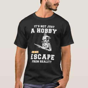 Camiseta Andando Não É Apenas Um Hobby É Minha Fuga De Rea