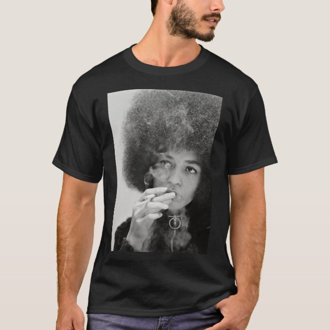 Camiseta Angela Davis Smoking Essential T-Shirt (Frente)